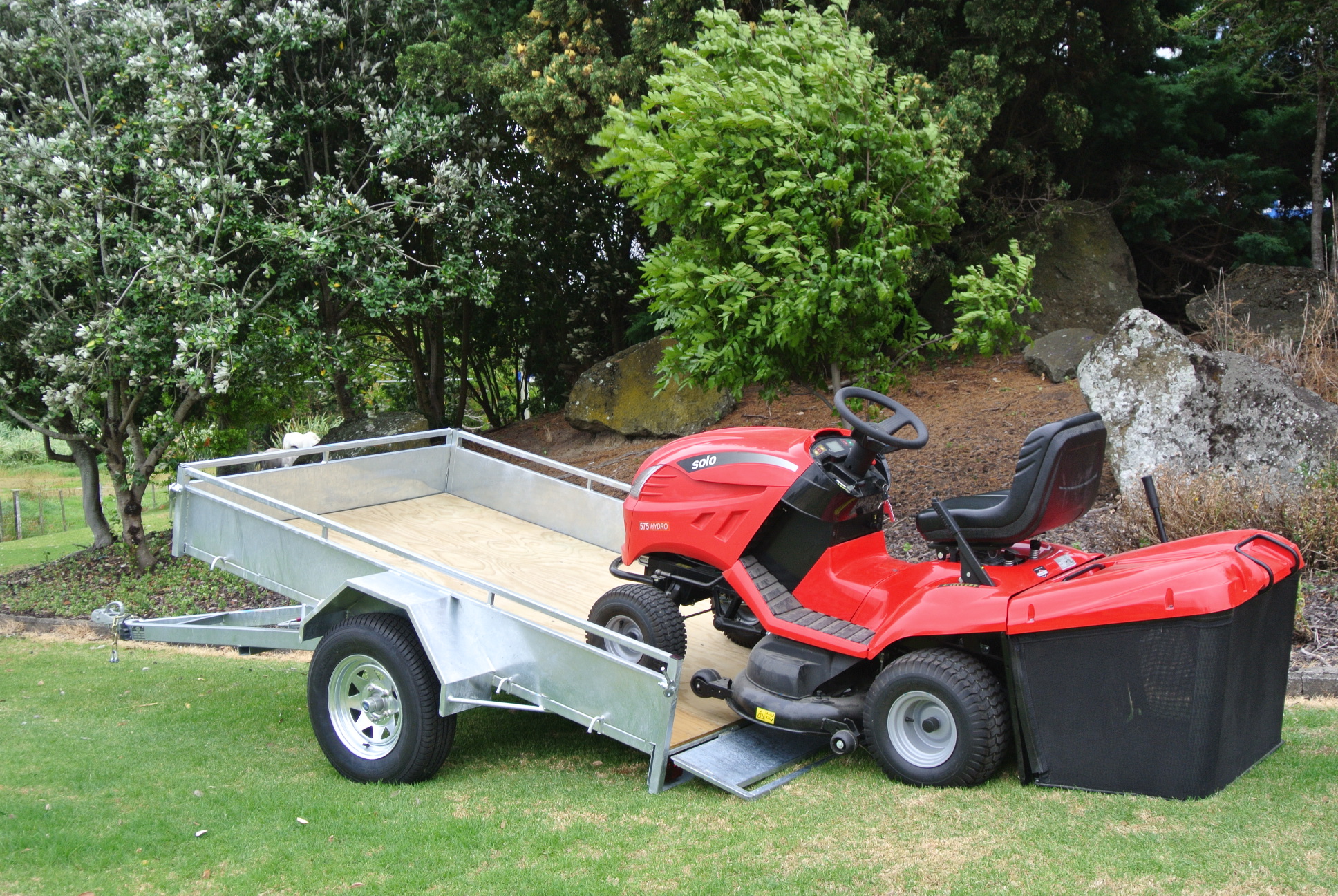 Single Axle Tilt Trailer 2400 x 1500mm (8′ × 5′)