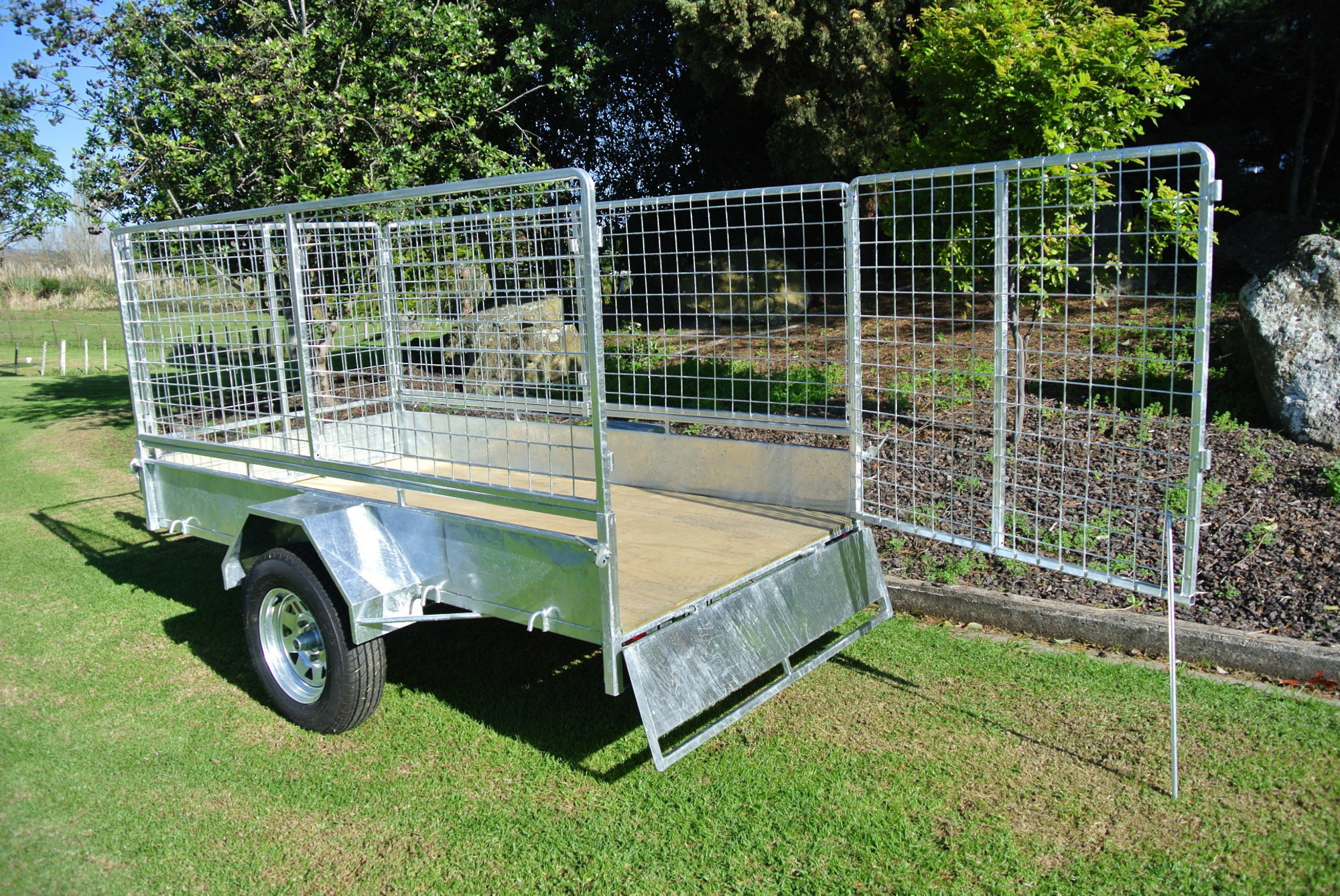 Contractor and Rubbish Crates